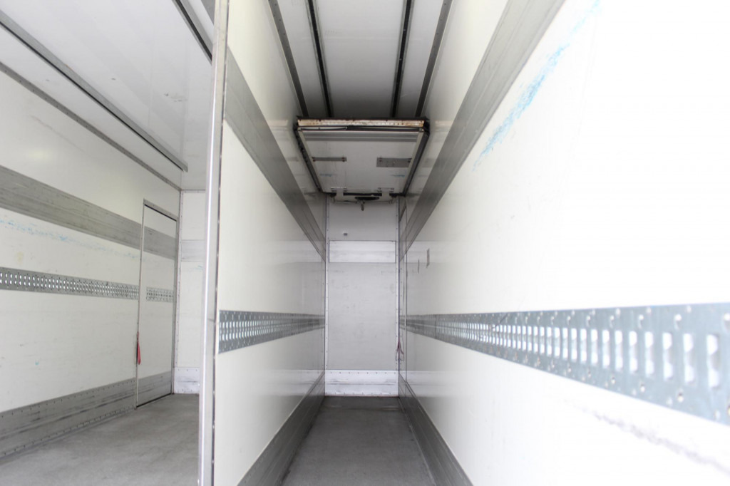 Mercedes-Benz Atego 1221 E6 Carrier Multi-Temp Strom Türen+LBW - Camión frigorífico: foto 4 Mercedes-Benz Atego 1221 E6 Carrier Multi-Temp Strom Türen+LBW - Camión frigorífico: foto 4