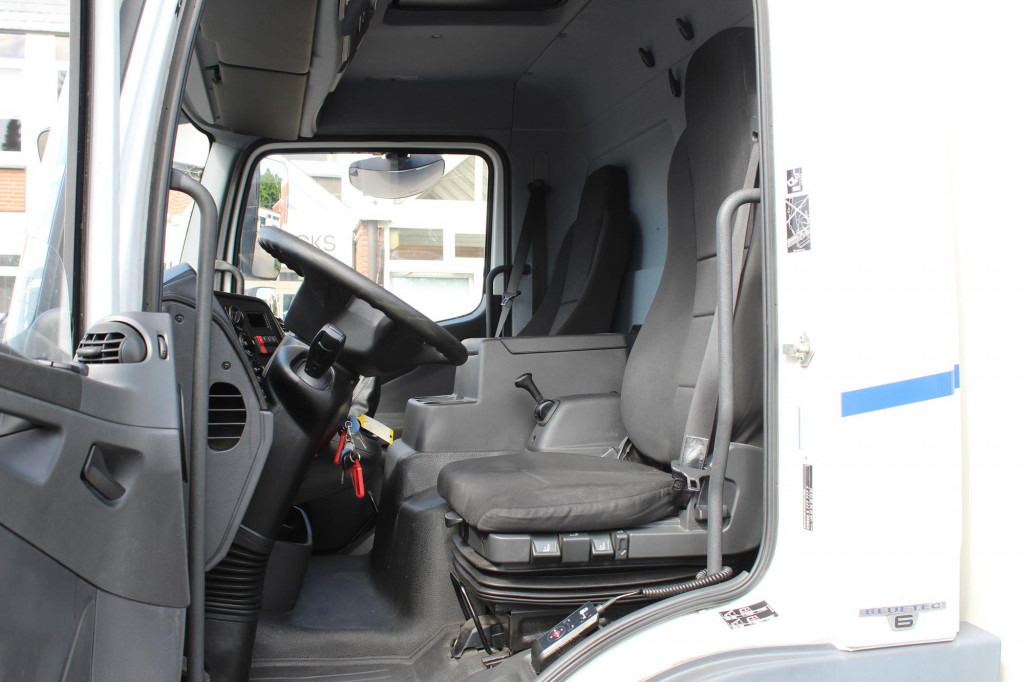 Mercedes-Benz Atego 1221 E6 Koffer Klima LDW Schalter LBW - Camión caja cerrada: foto 5 Mercedes-Benz Atego 1221 E6 Koffer Klima LDW Schalter LBW - Camión caja cerrada: foto 5
