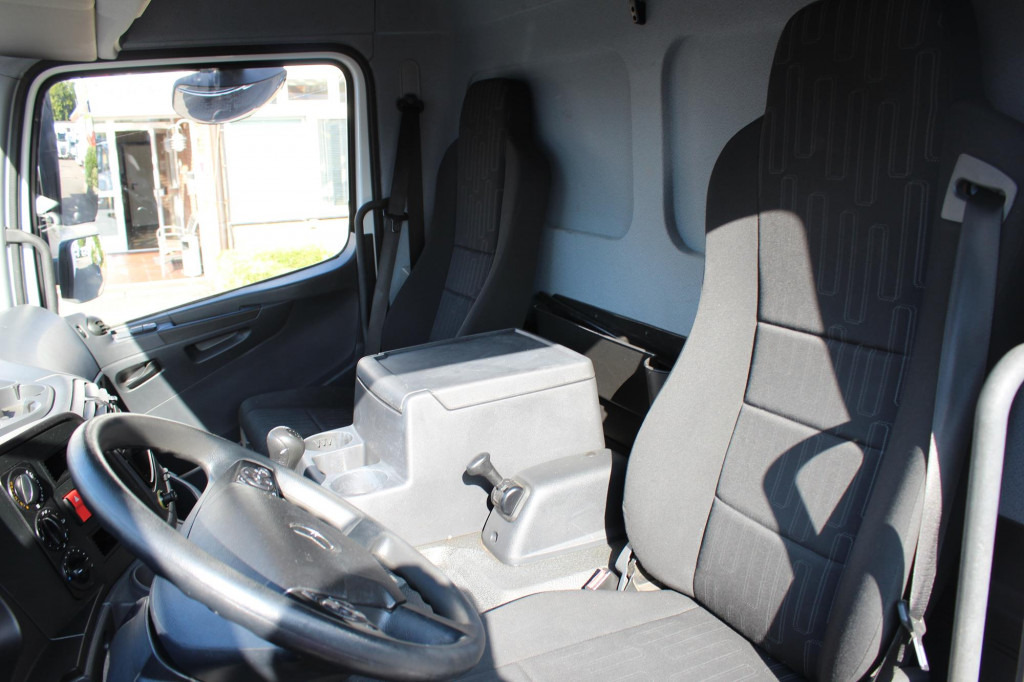 Mercedes-Benz Atego 818 E6 Koffer 6m Klima LDW Schalter LBW - Furgoneta caja cerrada: foto 5 Mercedes-Benz Atego 818 E6 Koffer 6m Klima LDW Schalter LBW - Furgoneta caja cerrada: foto 5
