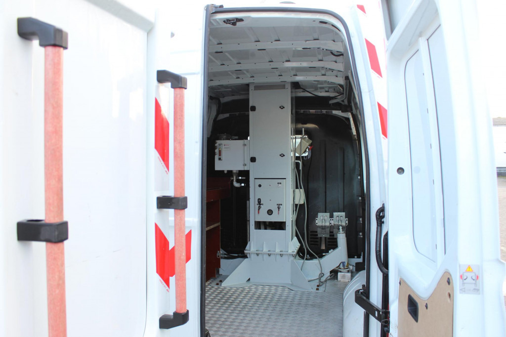 Renault Master Comilev 100TF1 10m Klima nur 167h HU-UVV - Camión con plataforma elevadora: foto 4 Renault Master Comilev 100TF1 10m Klima nur 167h HU-UVV - Camión con plataforma elevadora: foto 4