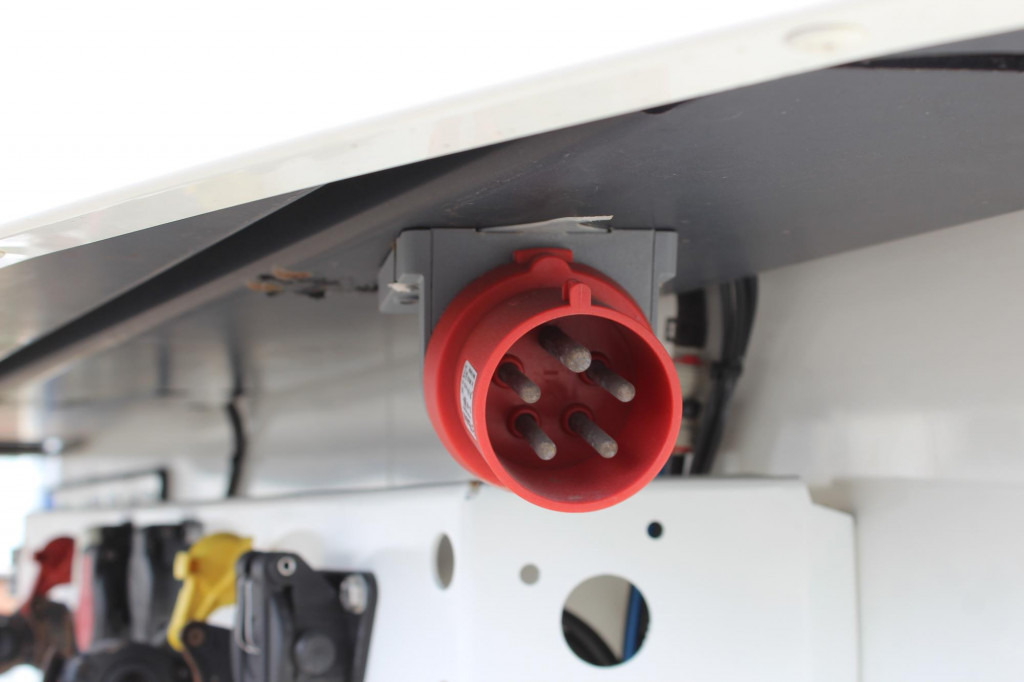 SCHMITZ Blumenbreite TW LBW Lenkachse Rent-Miete - Semirremolque frigorífico: foto 4 SCHMITZ Blumenbreite TW LBW Lenkachse Rent-Miete - Semirremolque frigorífico: foto 4