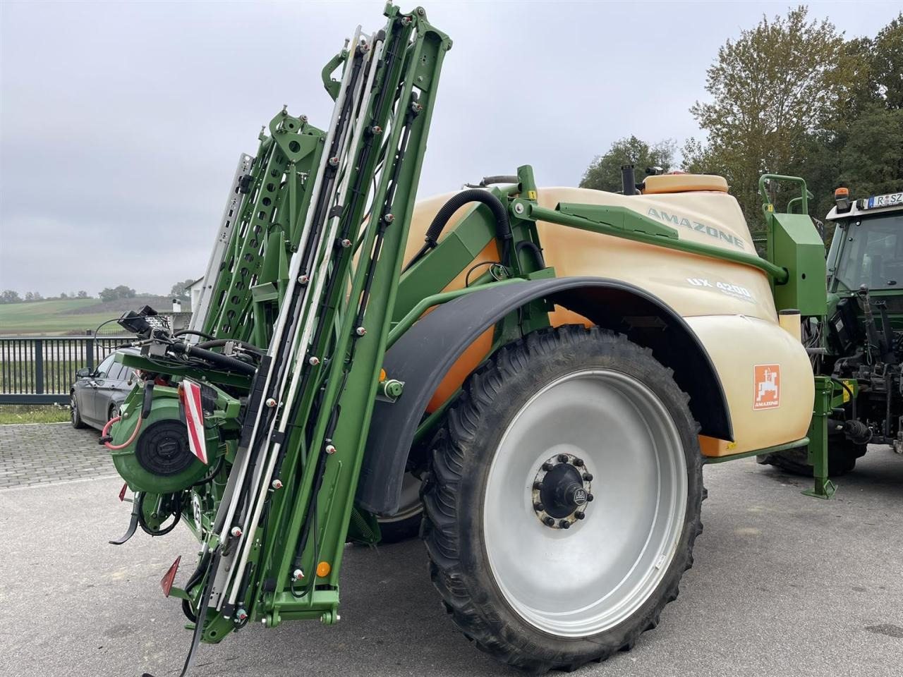 Amazone UX 4200 Special, Baujahr 2009 - Pulverizador arrastrado: foto 5 Amazone UX 4200 Special, Baujahr 2009 - Pulverizador arrastrado: foto 5