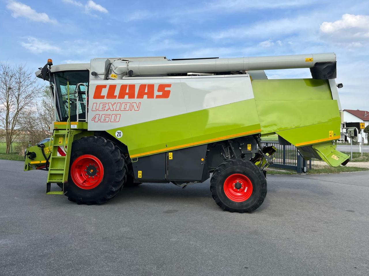 CLAAS Lexion 460 mit Schneidwerk V660, 3D-Kamera, Raps, Bj. 2001 - Cosechadora de granos: foto 1 CLAAS Lexion 460 mit Schneidwerk V660, 3D-Kamera, Raps, Bj. 2001 - Cosechadora de granos: foto 1