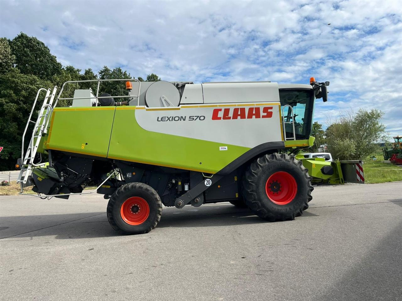 CLAAS Lexion 570, SW V750 mit Raps, Radialverteiler - Cosechadora de granos: foto 2 CLAAS Lexion 570, SW V750 mit Raps, Radialverteiler - Cosechadora de granos: foto 2