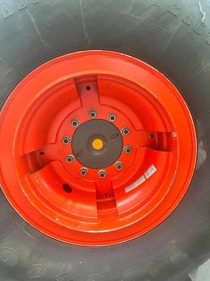 CLAAS Lexion verstärkte 10-Loch Felgen mit Reifen 650/75 R32 - Cosechadora de granos: foto 2 CLAAS Lexion verstärkte 10-Loch Felgen mit Reifen 650/75 R32 - Cosechadora de granos: foto 2