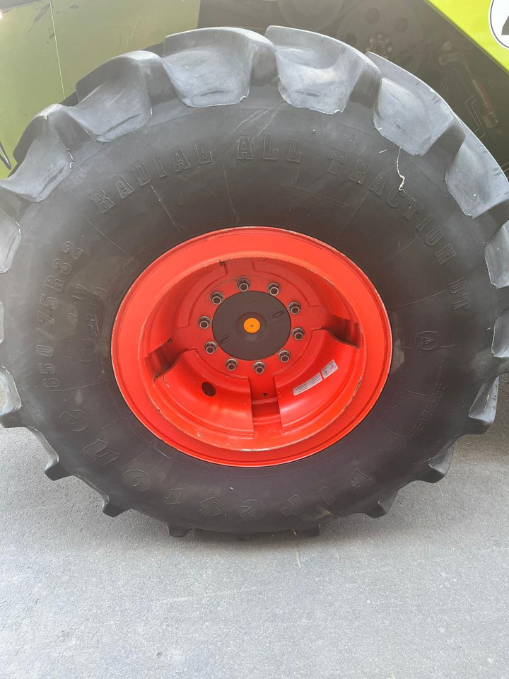 CLAAS Lexion verstärkte 10-Loch Felgen mit Reifen 650/75 R32 - Cosechadora de granos: foto 1 CLAAS Lexion verstärkte 10-Loch Felgen mit Reifen 650/75 R32 - Cosechadora de granos: foto 1