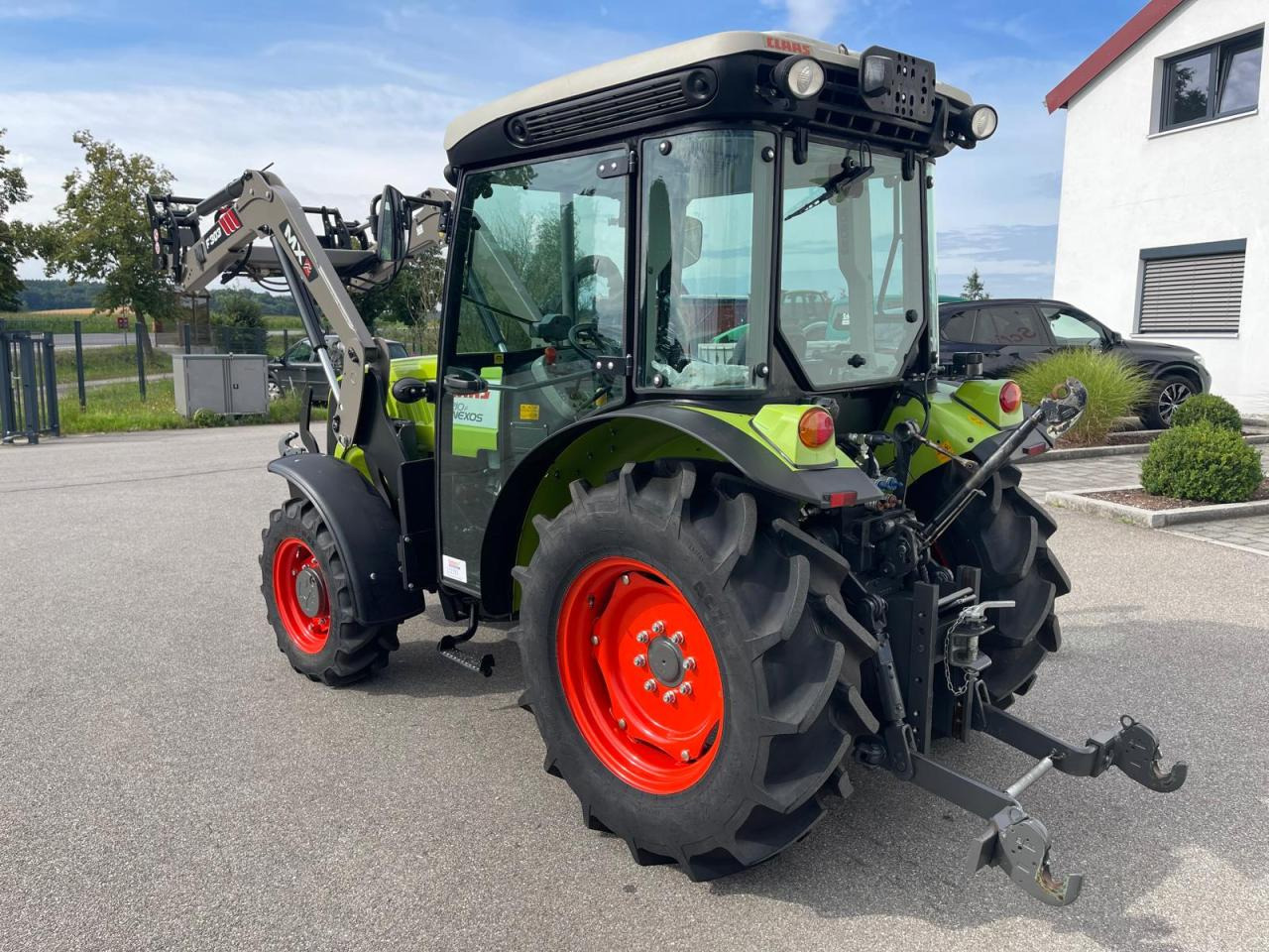CLAAS Nexos 210, neuwertig, mit Frontlader und Frontzapfwelle, 236 Betriebsstunden - Tractor: foto 3 CLAAS Nexos 210, neuwertig, mit Frontlader und Frontzapfwelle, 236 Betriebsstunden - Tractor: foto 3