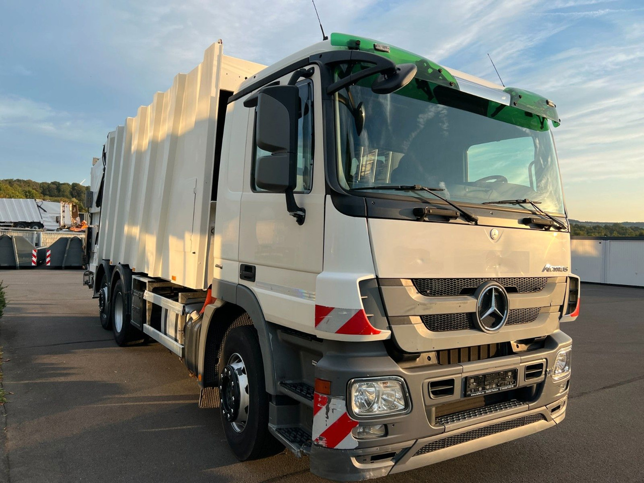 Mercedes-Benz Actros 2532 6x2 MP3 Faun Power Press 524 - Camión de basura: foto 4 Mercedes-Benz Actros 2532 6x2 MP3 Faun Power Press 524 - Camión de basura: foto 4