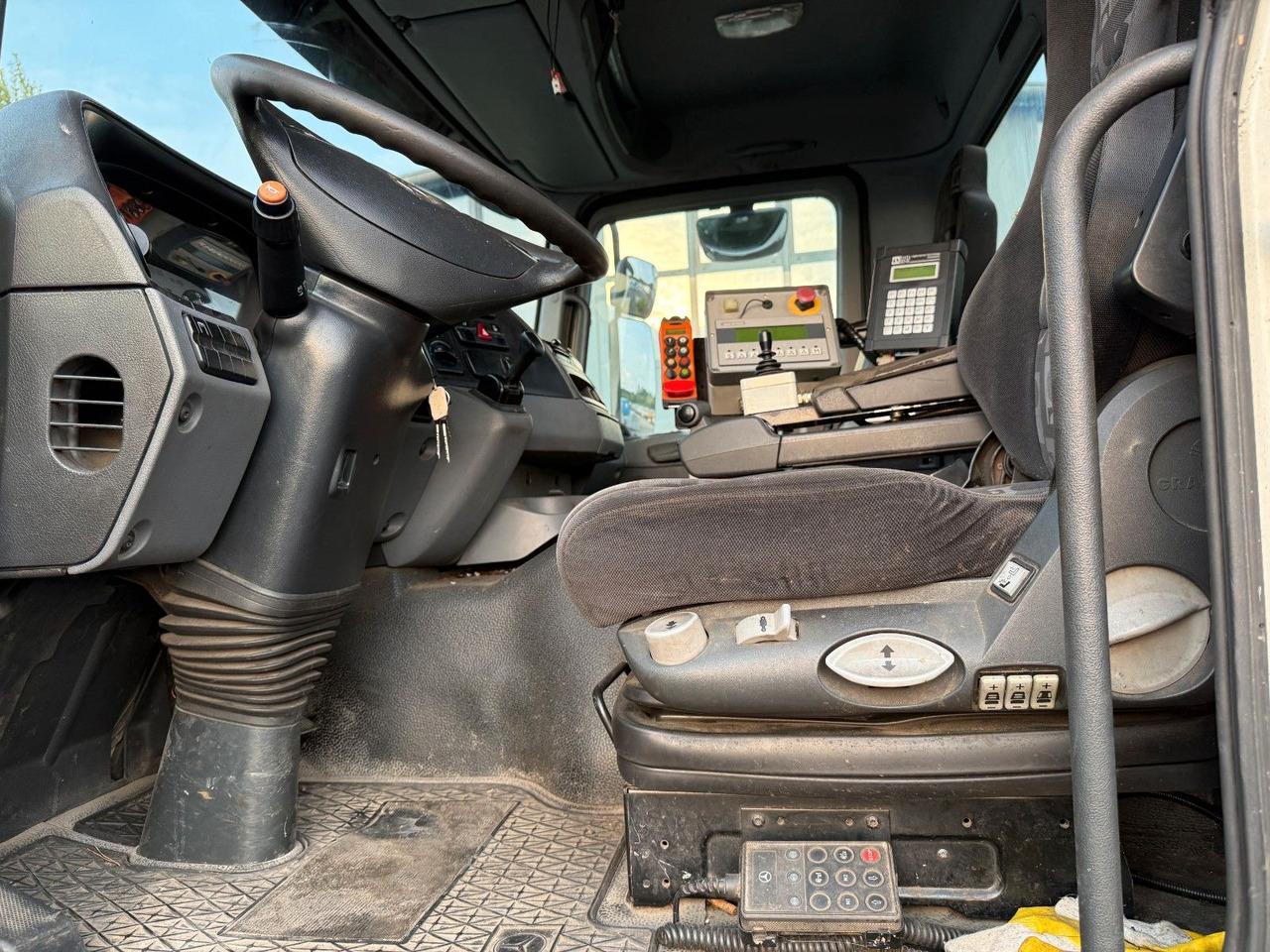 Leasing de Mercedes-Benz Actros MP 2 2532 6x2 Mercedes-Benz Actros MP 2 2532 6x2: foto 14 Leasing de Mercedes-Benz Actros MP 2 2532 6x2 Mercedes-Benz Actros MP 2 2532 6x2: foto 14