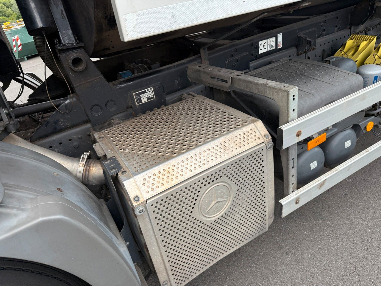 Mercedes-Benz Actros MP3 2532 6x2 Faun Rotorpress 521 - Camión de basura: foto 5 Mercedes-Benz Actros MP3 2532 6x2 Faun Rotorpress 521 - Camión de basura: foto 5