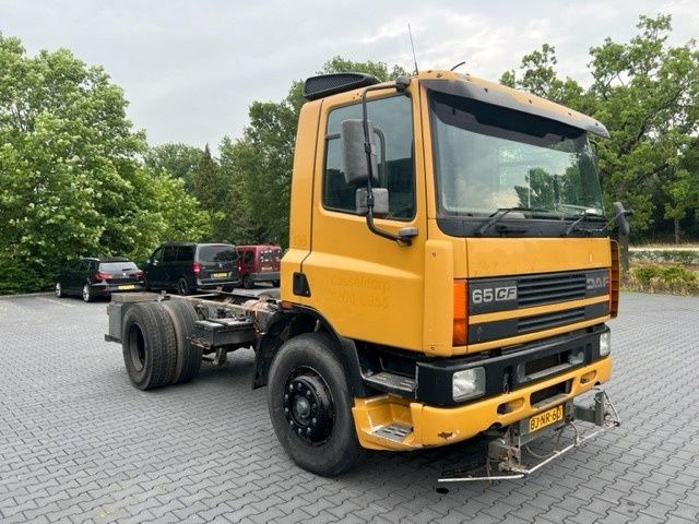 DAF CF 65 FA65.210 CF Right Hand Drive - Camión chasis: foto 1 DAF CF 65 FA65.210 CF Right Hand Drive - Camión chasis: foto 1