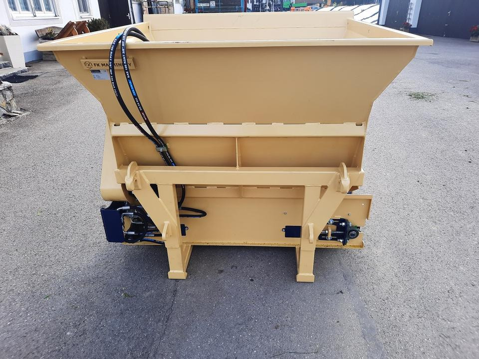 Liegeboxen Einstreugerät Futterverteilgerät Hoflader Radlader Cat - Maquinaria ganadera: foto 1 Liegeboxen Einstreugerät Futterverteilgerät Hoflader Radlader Cat - Maquinaria ganadera: foto 1