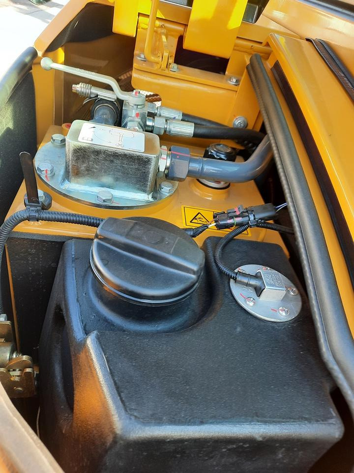 Neuen XCMG XE35E Komatsu Minibagger 4,2 to MS 03 - Miniexcavadora: foto 5 Neuen XCMG XE35E Komatsu Minibagger 4,2 to MS 03 - Miniexcavadora: foto 5