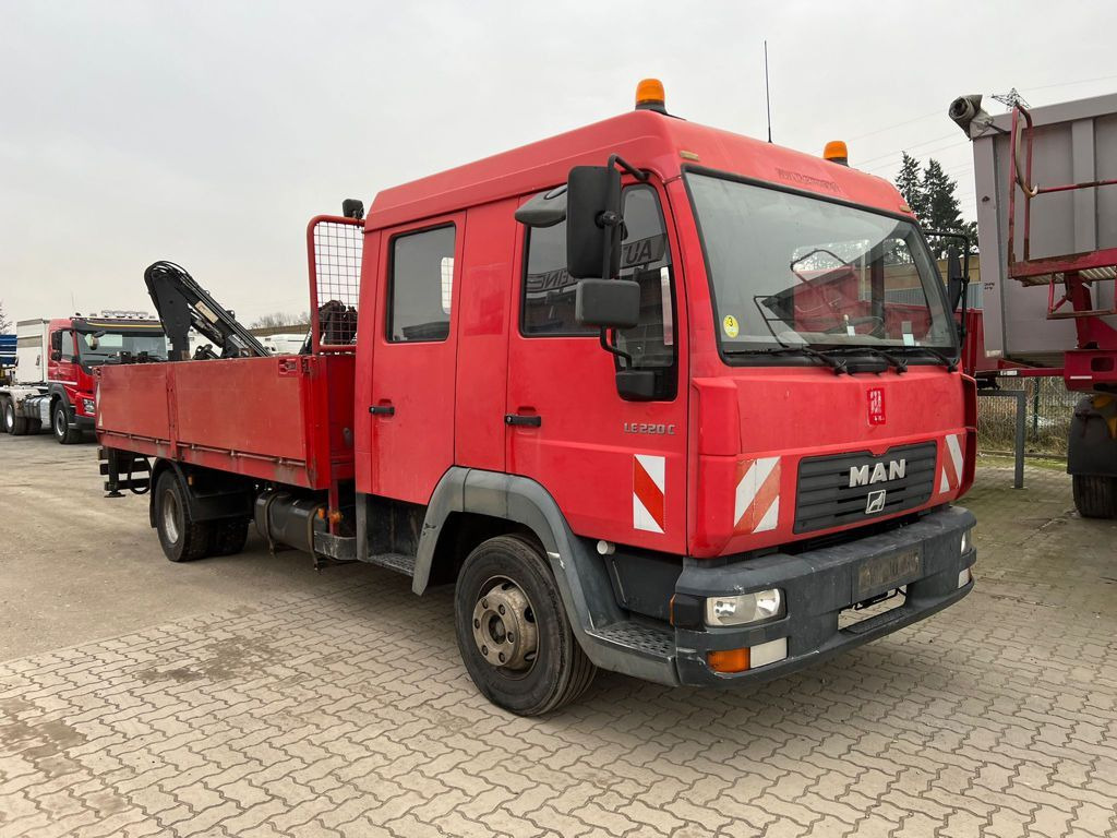 MAN LE 12.225 LC Pritsche Heckkran 6 Zylinder Doka T - Camión grúa, Camión caja abierta: foto 2 MAN LE 12.225 LC Pritsche Heckkran 6 Zylinder Doka T - Camión grúa, Camión caja abierta: foto 2