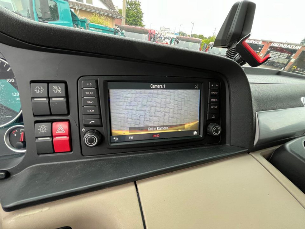 MAN TG-X 26.500 6x2-2 LL Pritsche Heckkran 53m to, Funk,Twistlock. - Camión caja abierta, Camión grúa: foto 5 MAN TG-X 26.500 6x2-2 LL Pritsche Heckkran 53m to, Funk,Twistlock. - Camión caja abierta, Camión grúa: foto 5