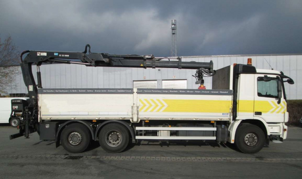 Mercedes-Benz Actros Pritsche Heckkran 2641 L 6x2 Funk - Camión caja abierta, Camión grúa: foto 1 Mercedes-Benz Actros Pritsche Heckkran 2641 L 6x2 Funk - Camión caja abierta, Camión grúa: foto 1