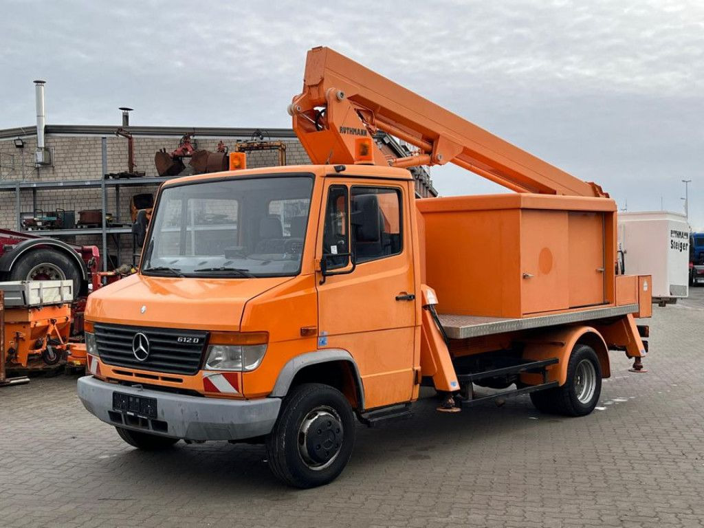 Mercedes-Benz Vario 612 D Hubarbeitsbühne Arbeitshöhe 18m - Camión con plataforma elevadora, Furgoneta: foto 1 Mercedes-Benz Vario 612 D Hubarbeitsbühne Arbeitshöhe 18m - Camión con plataforma elevadora, Furgoneta: foto 1