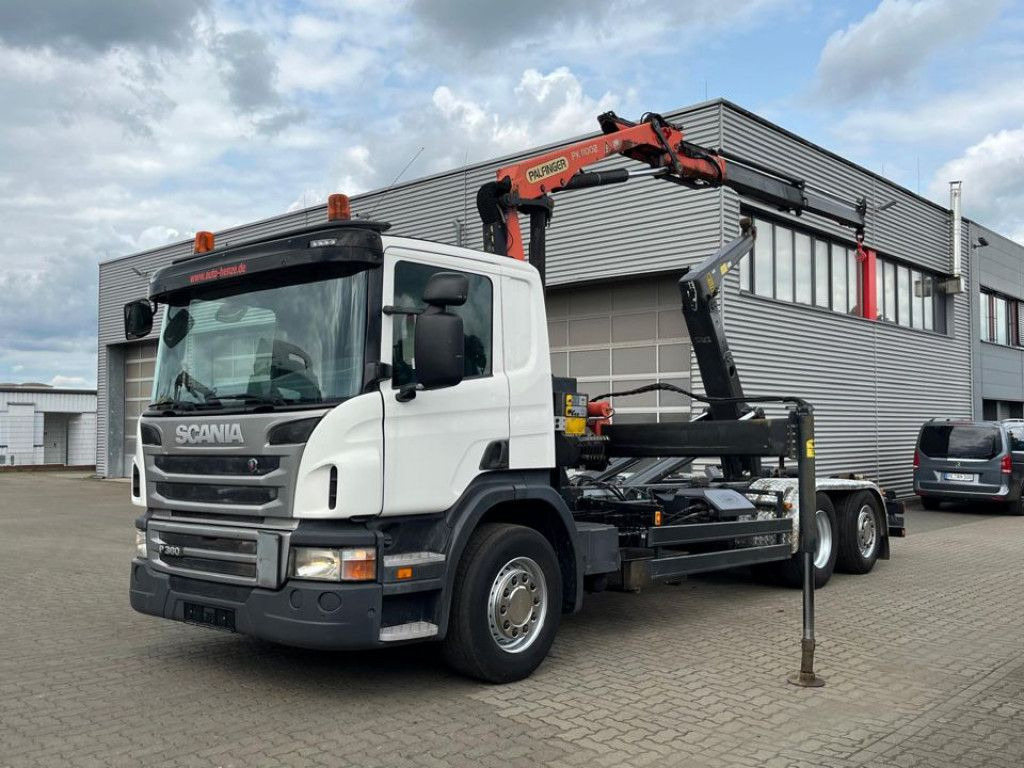 Scania P 360 6x2 Abrollkipper mit Kran Lift/Lenkachse Scania P 360 6x2 Abrollkipper mit Kran Lift/Lenkachse - Camión multibasculante, Camión grúa: foto 1 Scania P 360 6x2 Abrollkipper mit Kran Lift/Lenkachse Scania P 360 6x2 Abrollkipper mit Kran Lift/Lenkachse - Camión multibasculante, Camión grúa: foto 1