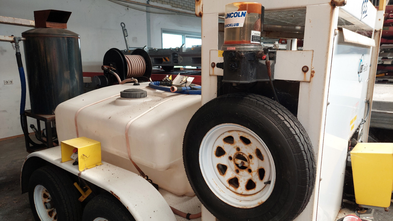 Vehículo de deshielo JBT GS320 Towable De-icer: foto 10 Vehículo de deshielo JBT GS320 Towable De-icer: foto 10