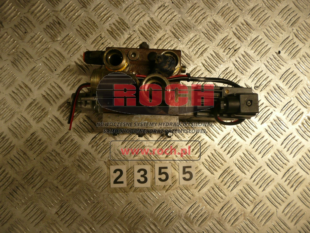 SAUER 157B5111 4809C065489 157B6230 4609G344567 - 1 SEKCYJNY + POKRYWA ZAMYKAJĄCA + 157B4032 3614C057012 - Válvula hidráulica: foto 1 SAUER 157B5111 4809C065489 157B6230 4609G344567 - 1 SEKCYJNY + POKRYWA ZAMYKAJĄCA + 157B4032 3614C057012 - Válvula hidráulica: foto 1