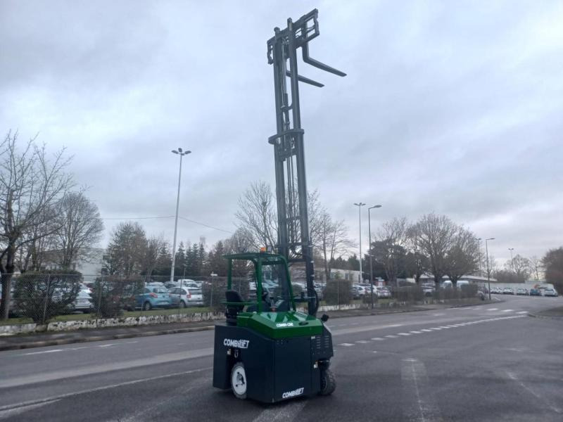 Combilift CBE3000 - Carretilla de 4 vías: foto 2 Combilift CBE3000 - Carretilla de 4 vías: foto 2