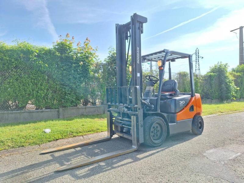 Doosan D30S 5 - Carretilla elevadora diésel: foto 2 Doosan D30S 5 - Carretilla elevadora diésel: foto 2