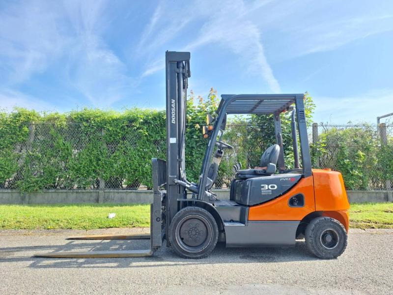Doosan D30S 5 - Carretilla elevadora diésel: foto 3 Doosan D30S 5 - Carretilla elevadora diésel: foto 3