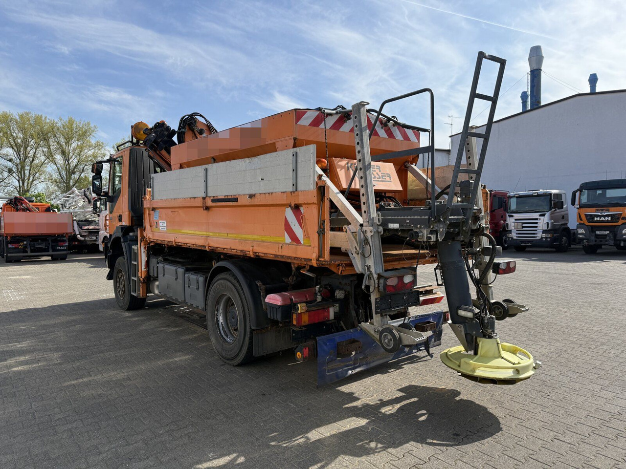 Iveco TRAKKER Kipper Kran TEREX 85.2 Salzstreuer - Camión grúa: foto 5 Iveco TRAKKER Kipper Kran TEREX 85.2 Salzstreuer - Camión grúa: foto 5