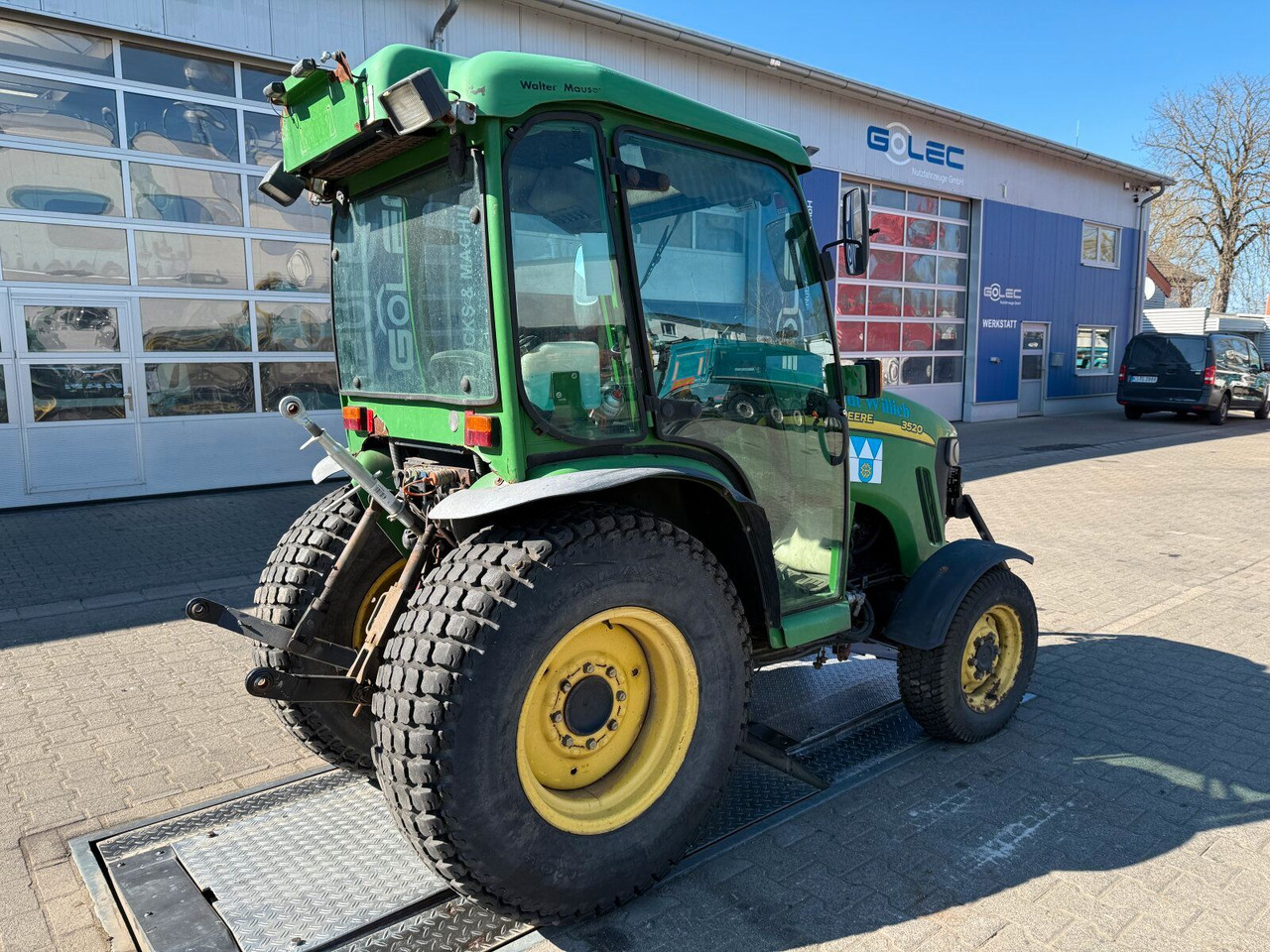John Deere 3520 Kommunaltrak. Frontkraftheber Kuppeldreieck - Tractor: foto 3 John Deere 3520 Kommunaltrak. Frontkraftheber Kuppeldreieck - Tractor: foto 3