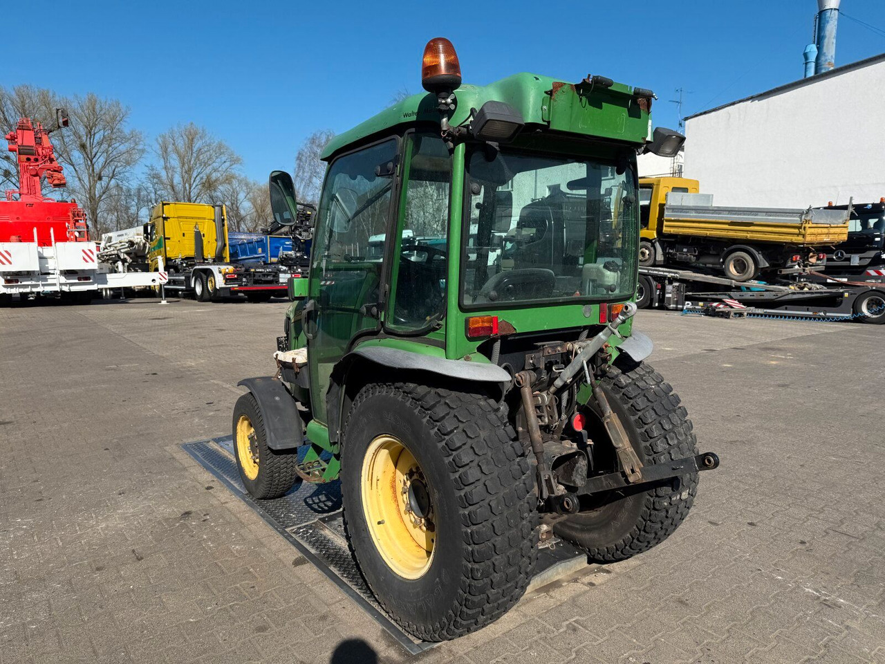 John Deere 3520 Kommunaltrak. Frontkraftheber Kuppeldreieck - Tractor: foto 5 John Deere 3520 Kommunaltrak. Frontkraftheber Kuppeldreieck - Tractor: foto 5