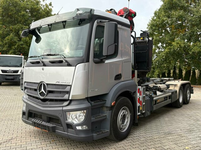 Mercedes-Benz ACTROS 2546 6x2 Abrollkip Kran Palfinger Q150Z95 - Camión multibasculante, Camión grúa: foto 1 Mercedes-Benz ACTROS 2546 6x2 Abrollkip Kran Palfinger Q150Z95 - Camión multibasculante, Camión grúa: foto 1
