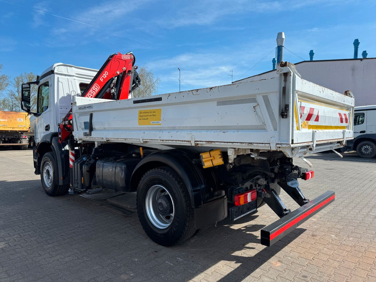 Mercedes-Benz AROCS 1832 4x2 Euro 6 Kipper Kran FASSI F120FB - Camión volquete, Camión grúa: foto 5 Mercedes-Benz AROCS 1832 4x2 Euro 6 Kipper Kran FASSI F120FB - Camión volquete, Camión grúa: foto 5