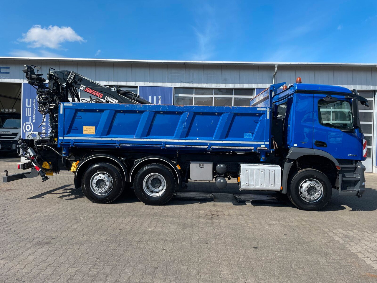 Mercedes-Benz AROCS 2536 6x2*4 Kipper Kran HIAB - Camión grúa: foto 2 Mercedes-Benz AROCS 2536 6x2*4 Kipper Kran HIAB - Camión grúa: foto 2