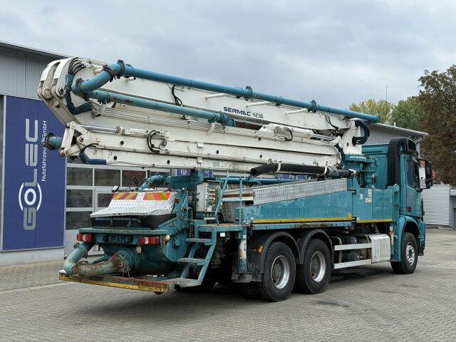 Camión bomba de hormigón Mercedes-Benz AROCS 2636 6x4 Euro 6 Betonpumpe SERMAC 4Z36: foto 9 Camión bomba de hormigón Mercedes-Benz AROCS 2636 6x4 Euro 6 Betonpumpe SERMAC 4Z36: foto 9