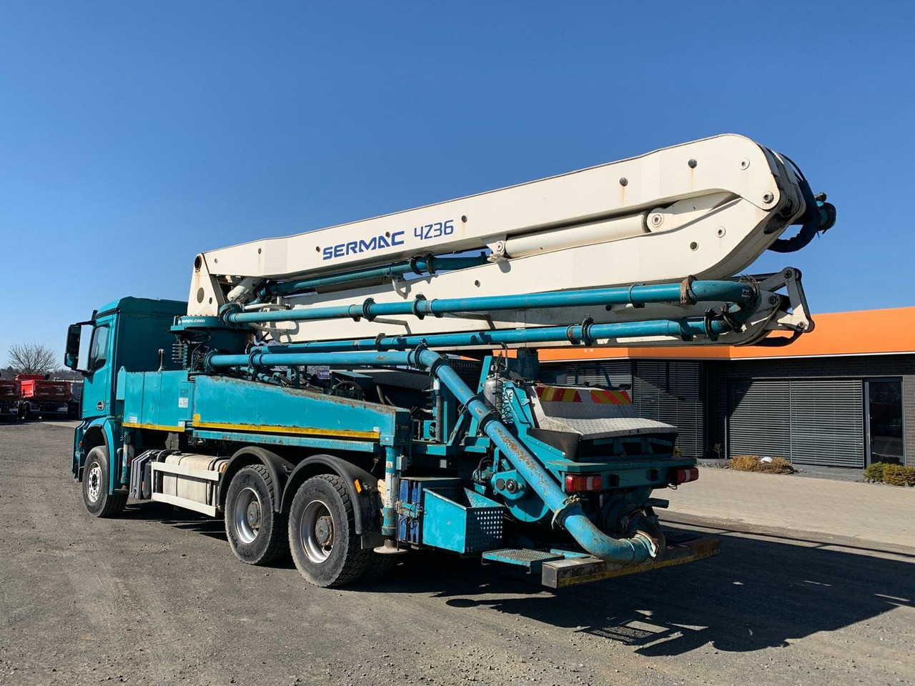 Mercedes-Benz AROCS 2636 6x4 Euro 6 Betonpumpe SERMAC 4Z36 - Camión bomba de hormigón: foto 3 Mercedes-Benz AROCS 2636 6x4 Euro 6 Betonpumpe SERMAC 4Z36 - Camión bomba de hormigón: foto 3