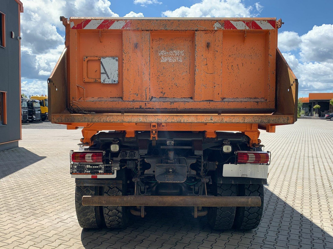 Mercedes-Benz Arocs 3243 8x4 Dreiseitenkipper mit Bordmatik - Camión volquete: foto 4 Mercedes-Benz Arocs 3243 8x4 Dreiseitenkipper mit Bordmatik - Camión volquete: foto 4