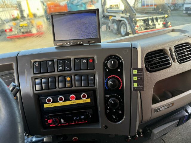Renault Premium Lander Pritsche mit Kran FASSI - Camión grúa, Camión caja abierta: foto 3 Renault Premium Lander Pritsche mit Kran FASSI - Camión grúa, Camión caja abierta: foto 3