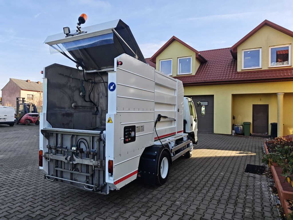 Isuzu MYJKA N-Series Container washer laveuse lavacassonetti - Camión de basura: foto 5 Isuzu MYJKA N-Series Container washer laveuse lavacassonetti - Camión de basura: foto 5