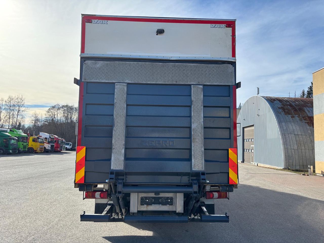 MERCEDES-BENZ ACTROS 2540 - Camión caja cerrada: foto 5 MERCEDES-BENZ ACTROS 2540 - Camión caja cerrada: foto 5