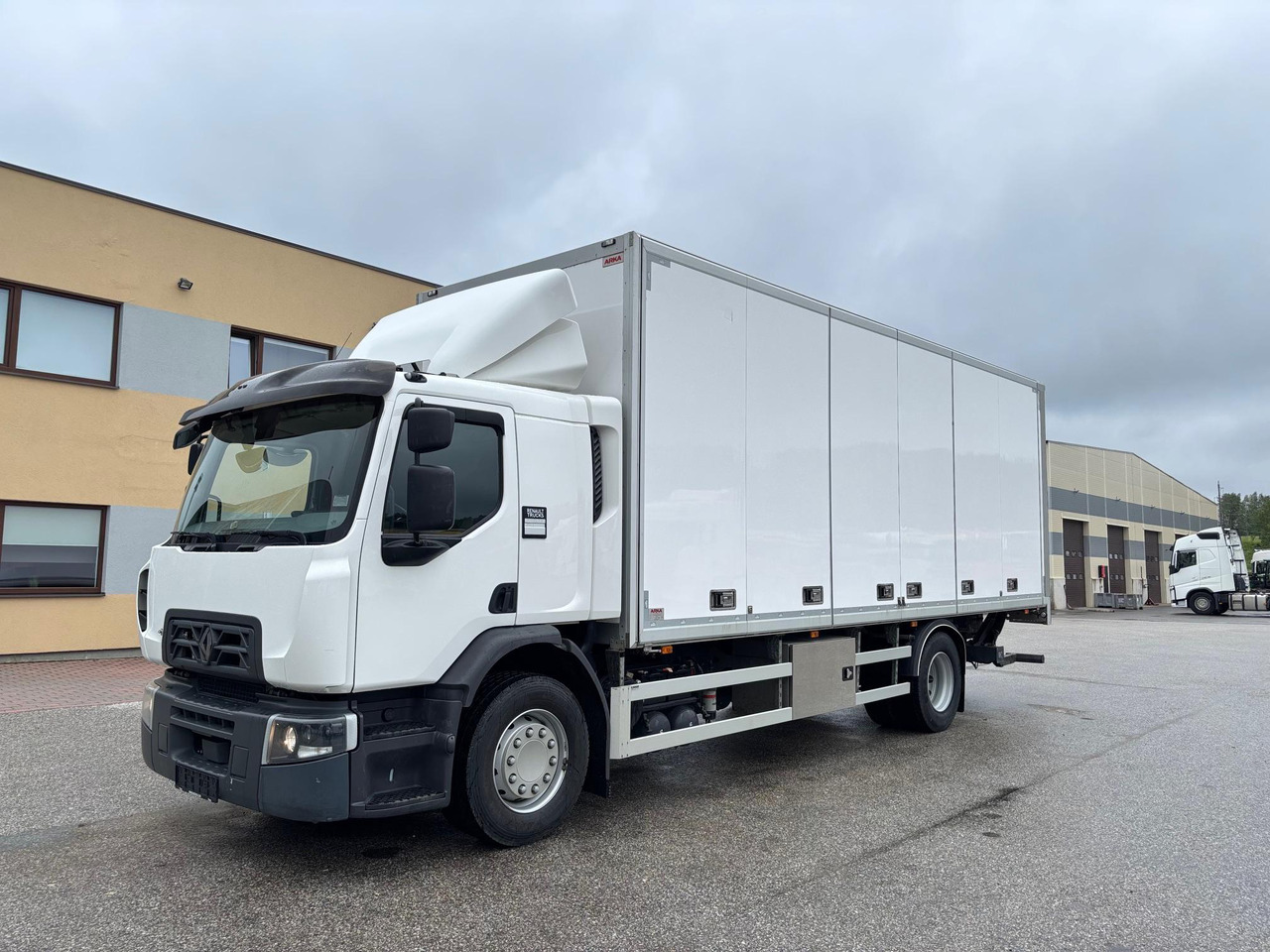 RENAULT D WIDE 320 - Camión caja cerrada: foto 3 RENAULT D WIDE 320 - Camión caja cerrada: foto 3