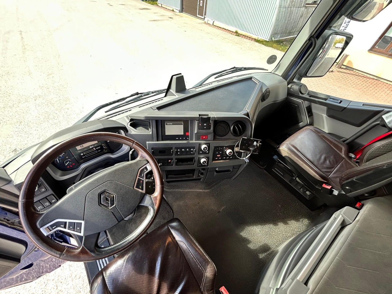 Camión caja cerrada RENAULT T520: foto 20