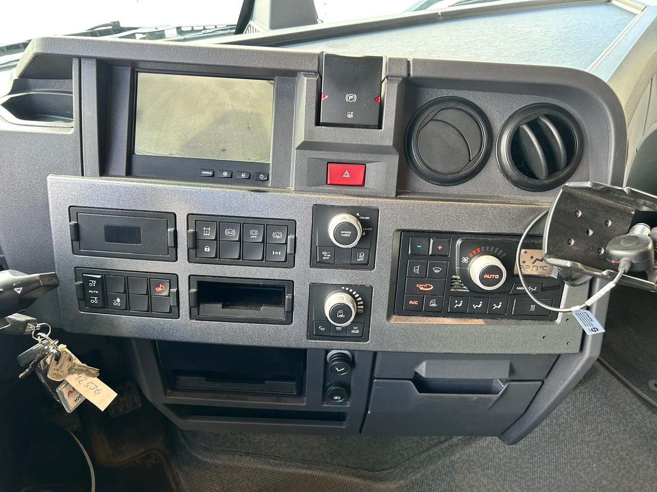 Camión caja cerrada RENAULT T520: foto 23