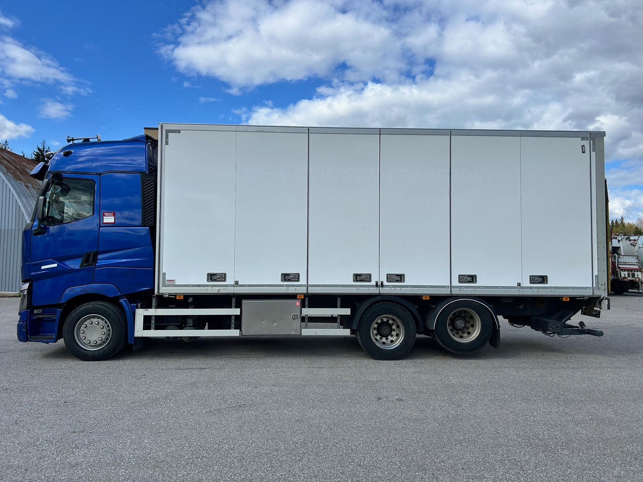 Camión caja cerrada RENAULT T520: foto 9