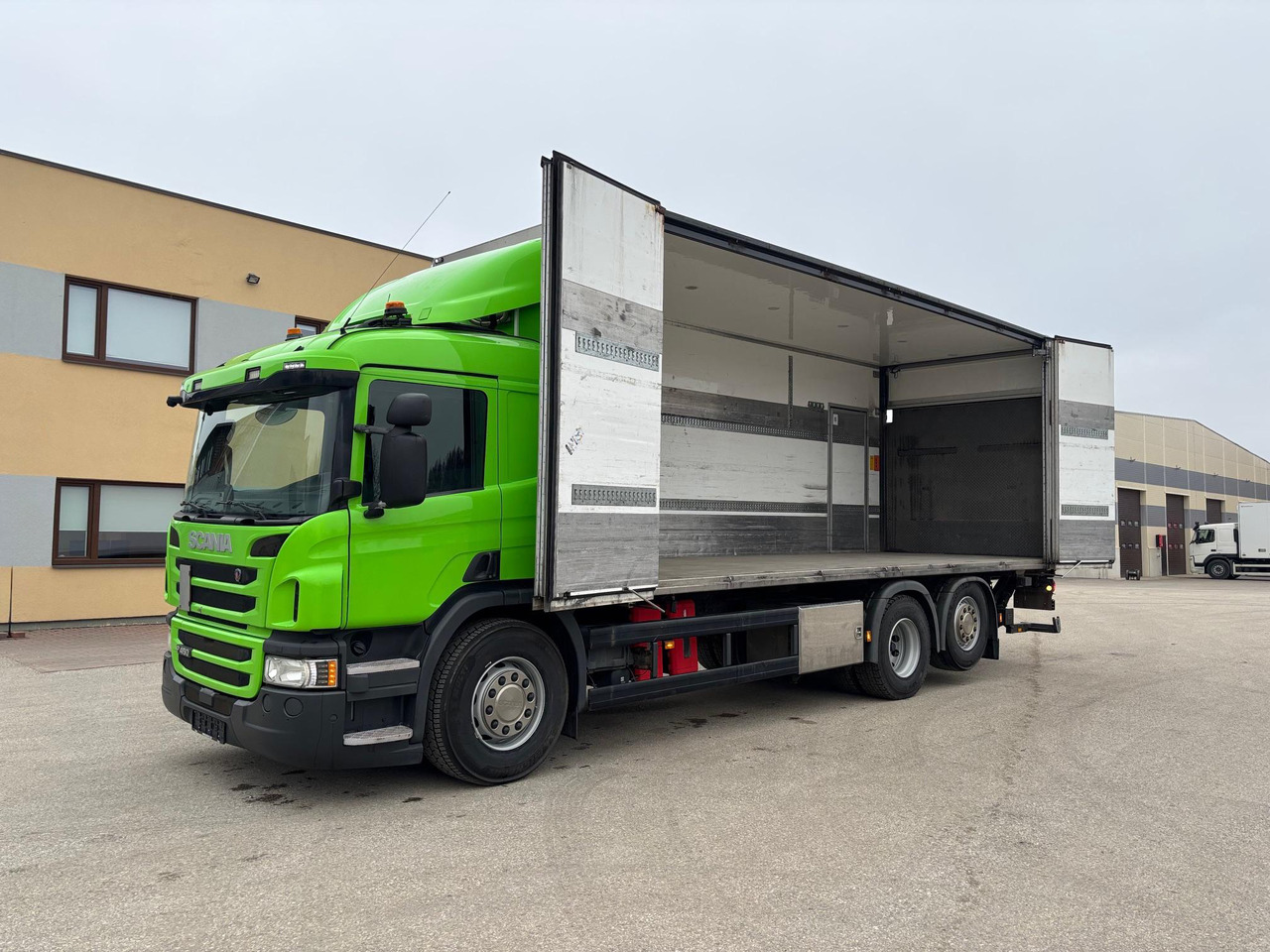 SCANIA P450 - Camión caja cerrada: foto 2 SCANIA P450 - Camión caja cerrada: foto 2