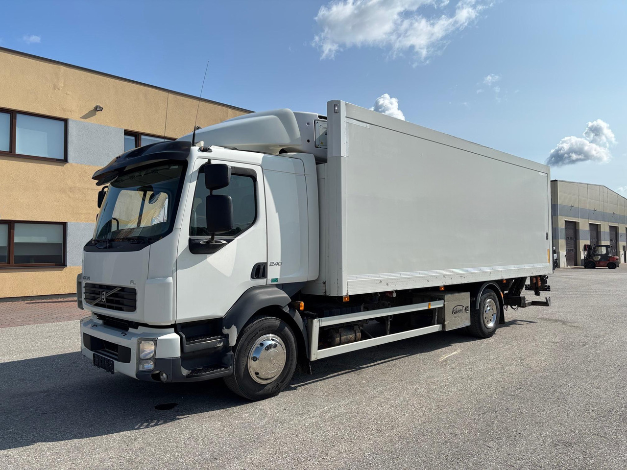 VOLVO FL240 - Camión frigorífico: foto 3 VOLVO FL240 - Camión frigorífico: foto 3