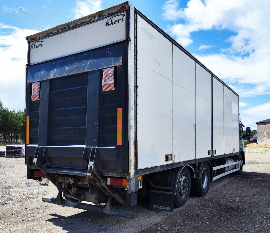 VOLVO FM12 - Camión caja cerrada: foto 4 VOLVO FM12 - Camión caja cerrada: foto 4