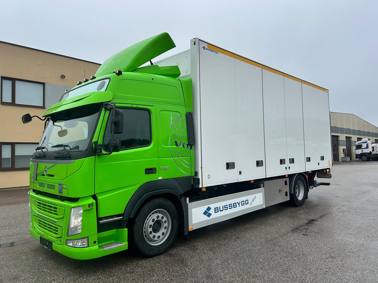VOLVO FM330 - Camión caja cerrada: foto 4 VOLVO FM330 - Camión caja cerrada: foto 4