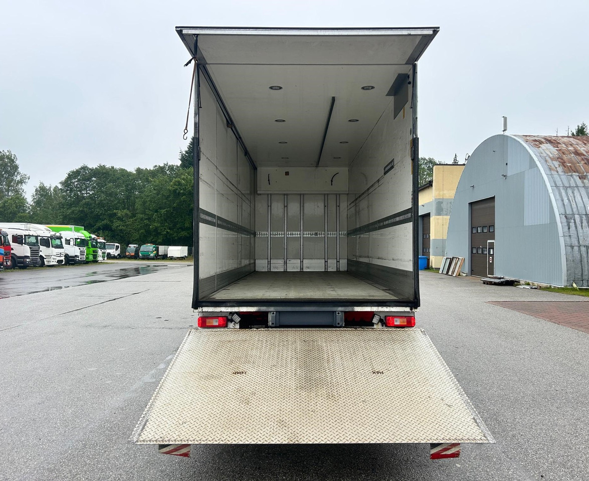 Camión caja cerrada VOLVO FM330: foto 9 Camión caja cerrada VOLVO FM330: foto 9