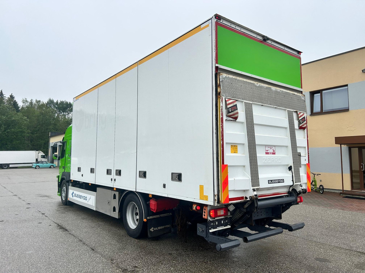 Camión caja cerrada VOLVO FM330: foto 7 Camión caja cerrada VOLVO FM330: foto 7