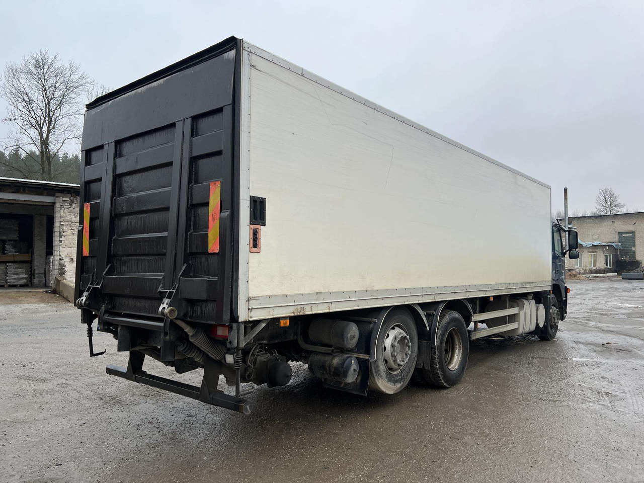 VOLVO FM9.260 - Camión caja cerrada: foto 4 VOLVO FM9.260 - Camión caja cerrada: foto 4